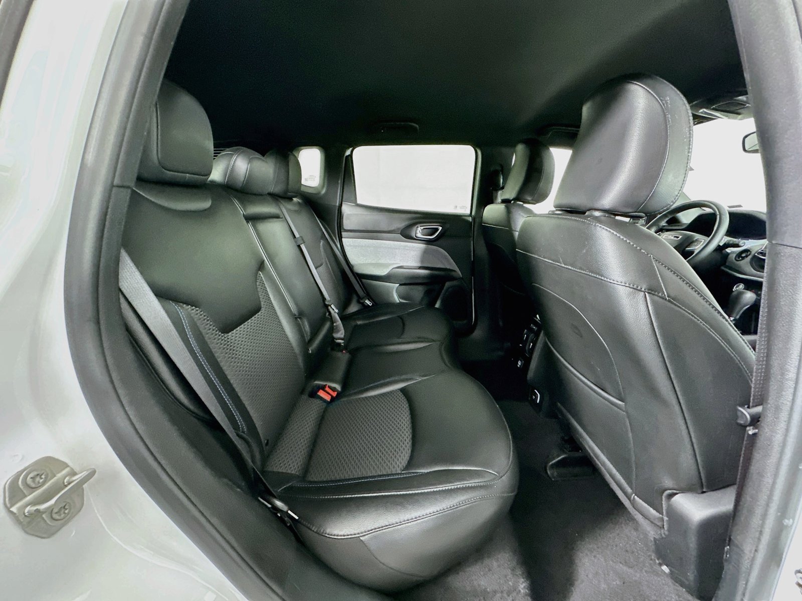 Used 2024 Bright White Clearcoat Jeep Latitude image 26
