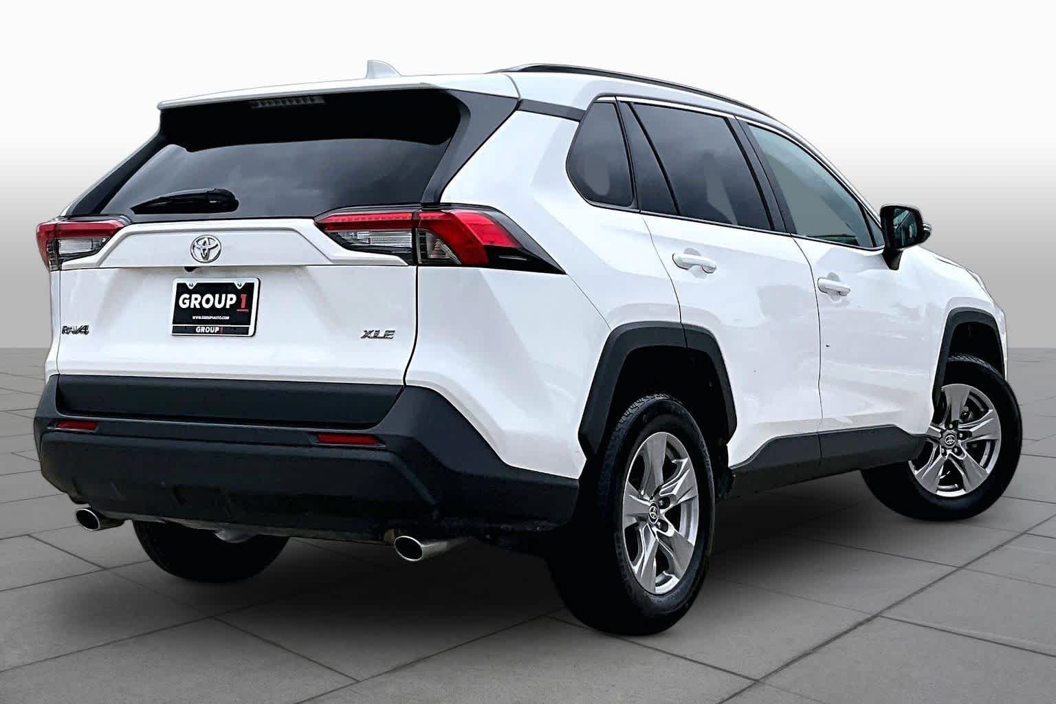 Used 2025 Ice Cap Toyota XLE image 13