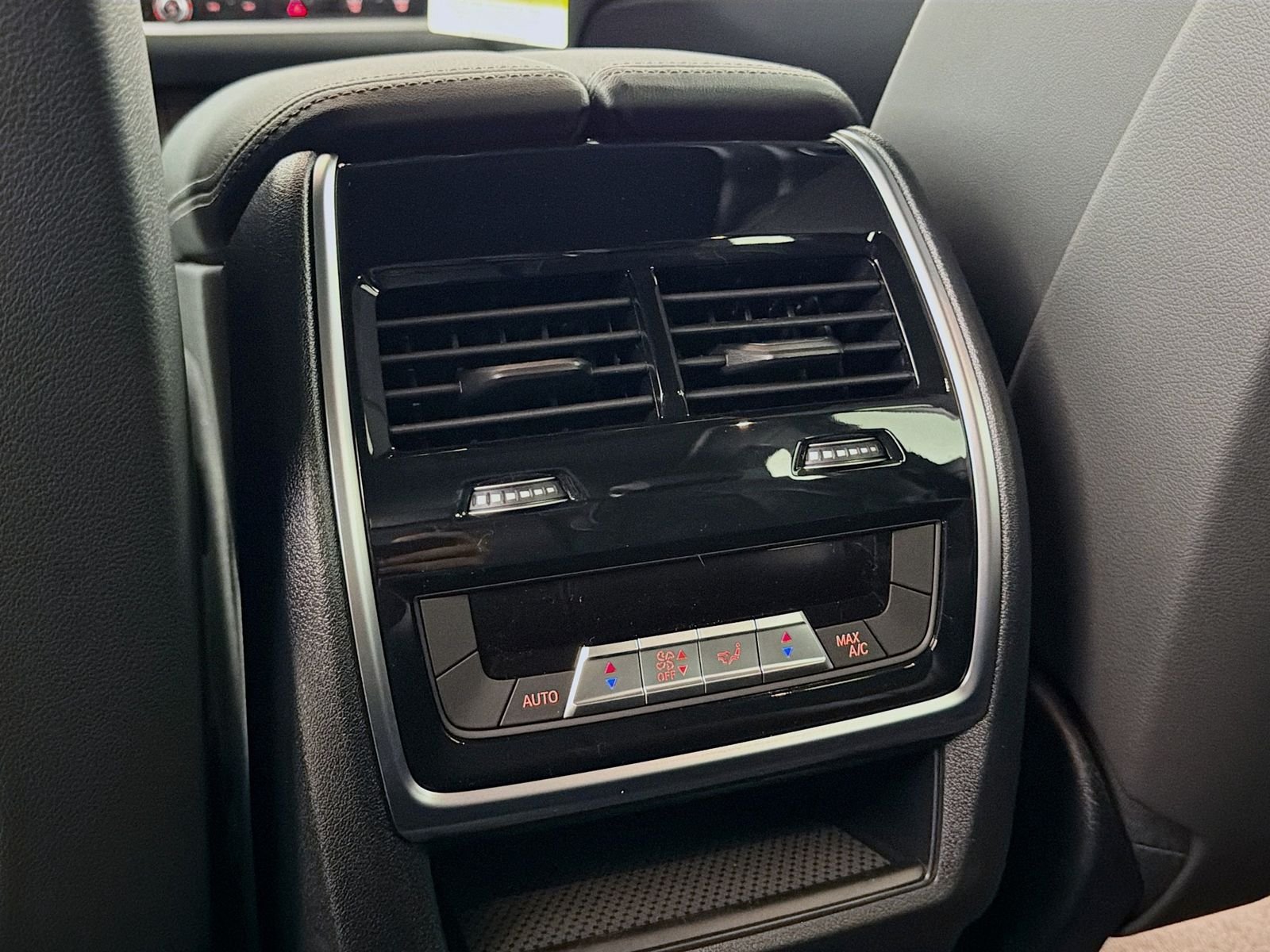 New 2026 Brooklyn Grey Metallic BMW sDrive40i image 27
