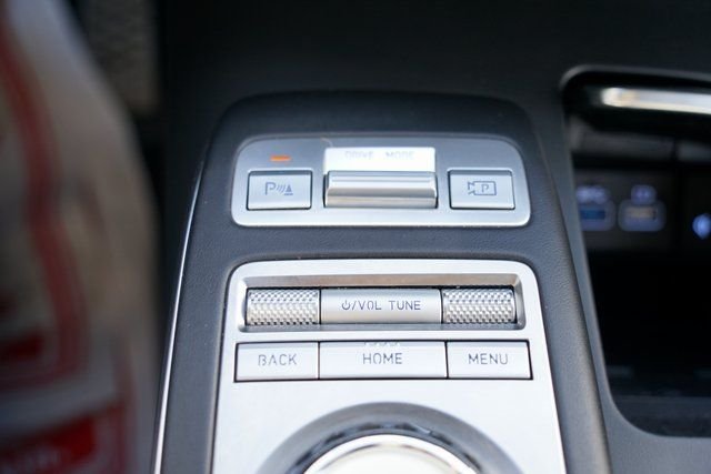 2024 GENESIS GV70 - Image 15