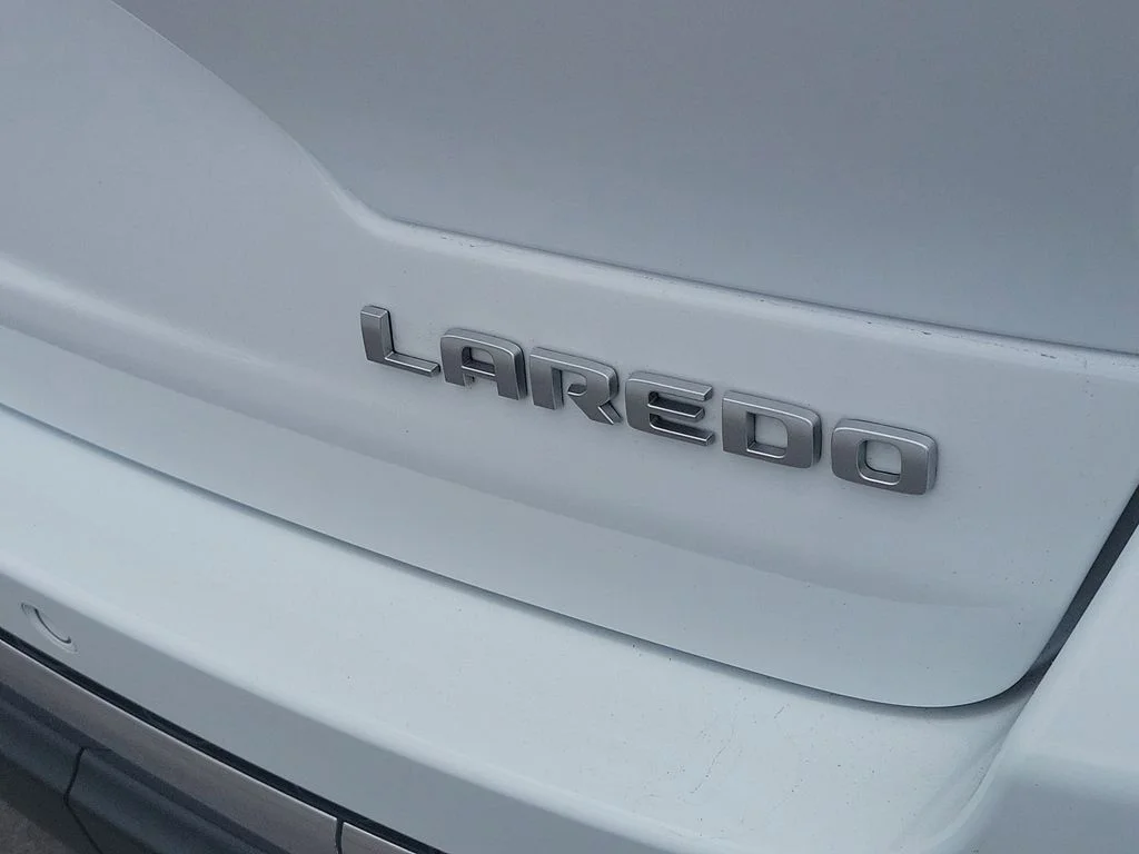 Used 2025 White Jeep Laredo image 7