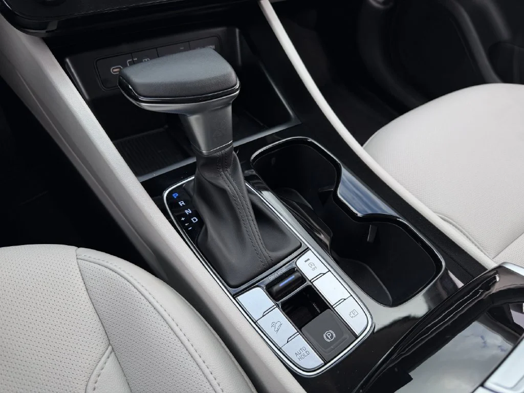 Used 2025 Gray Hyundai SEL Convenience image 18