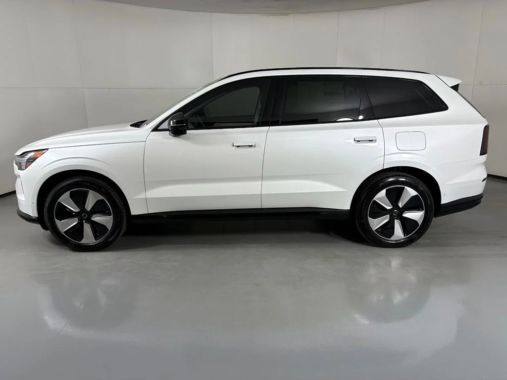 New 2026 Crystal White Volvo Plus image 5