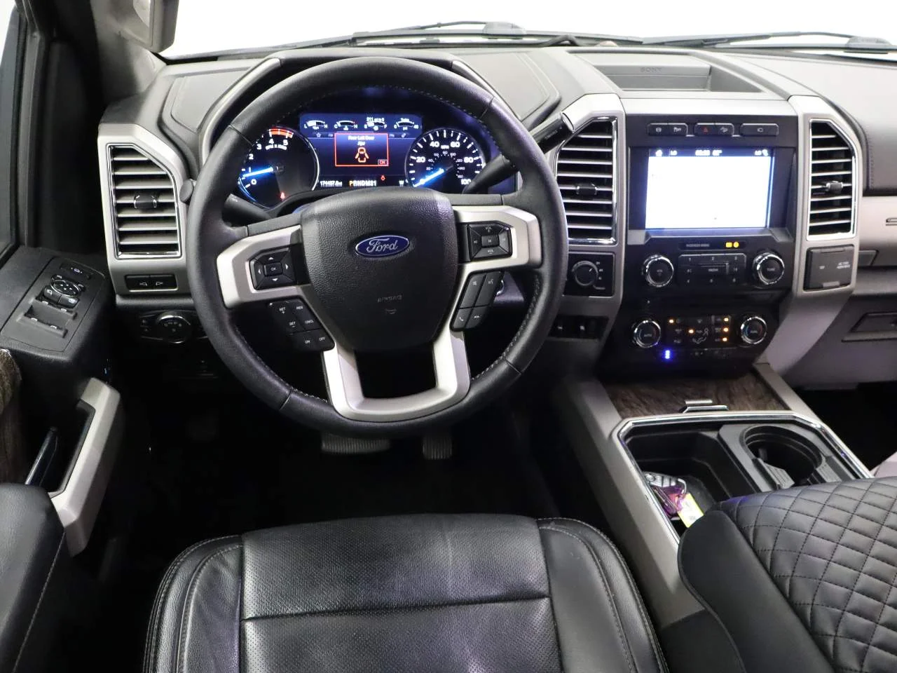Used 2017 White Platinum Tri-Coat Metallic Ford Lariat Crew Cab image 4