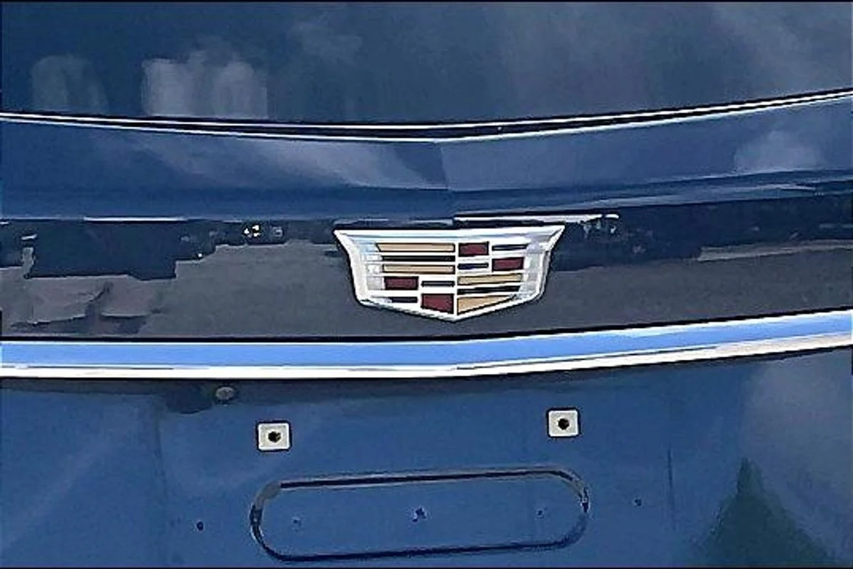 Used 2019 Blue Cadillac Luxury image 23