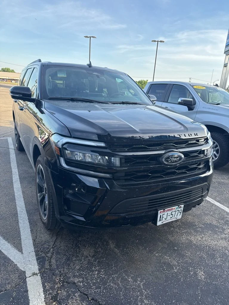 Used 2022  Ford Limited image 4