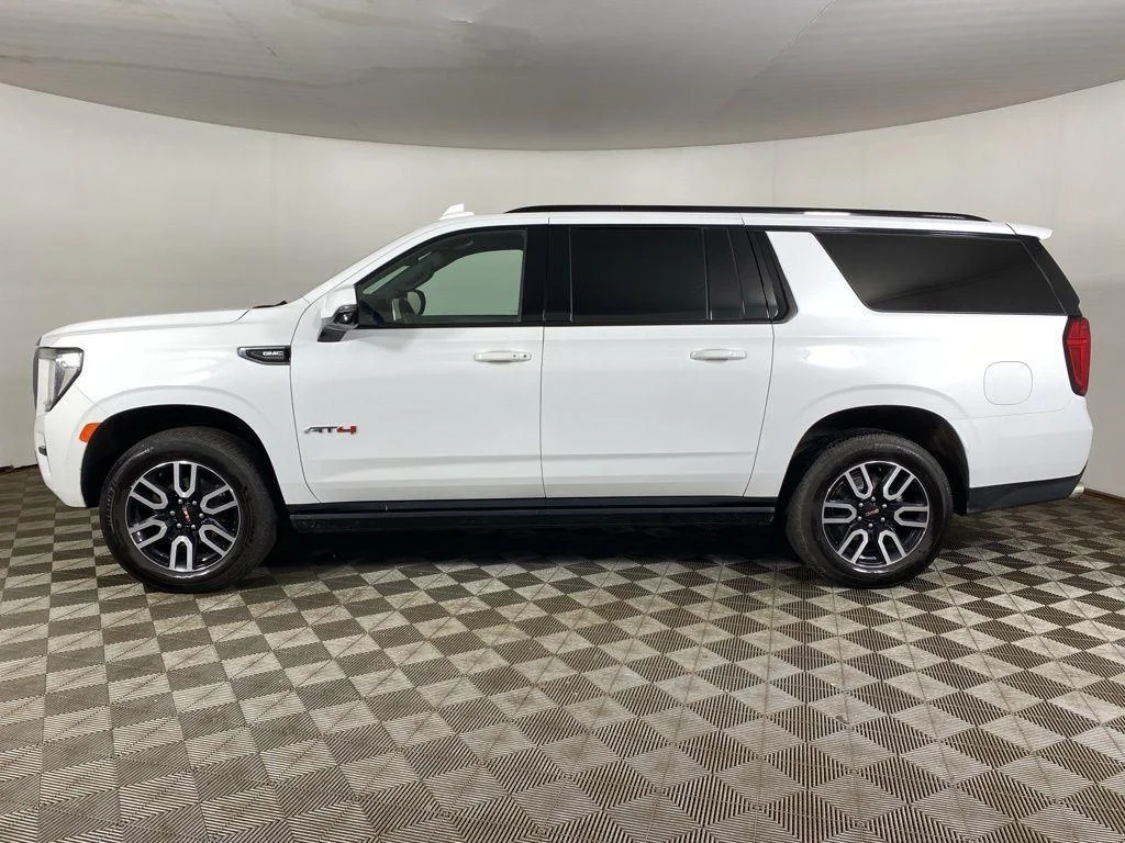 Used 2023 Summit White GMC 4WD AT4 image 28