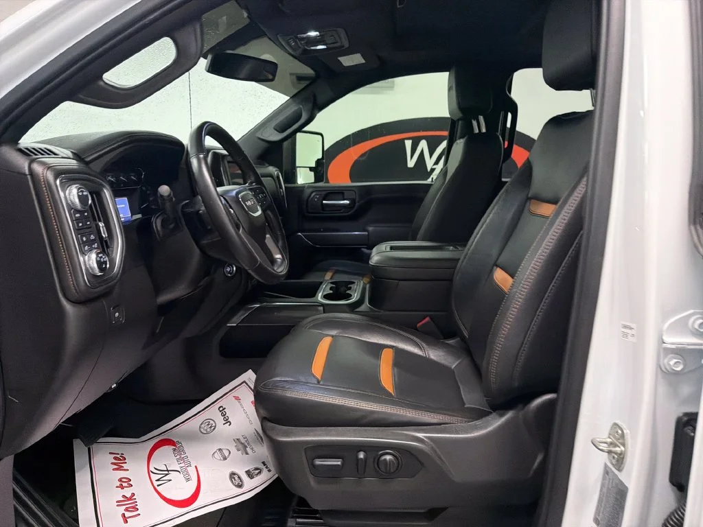Used 2022 White GMC AT4 image 9
