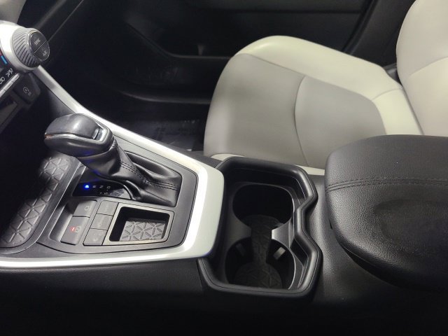 Used 2020 Midnight Black Metallic Toyota XLE Premium image 31