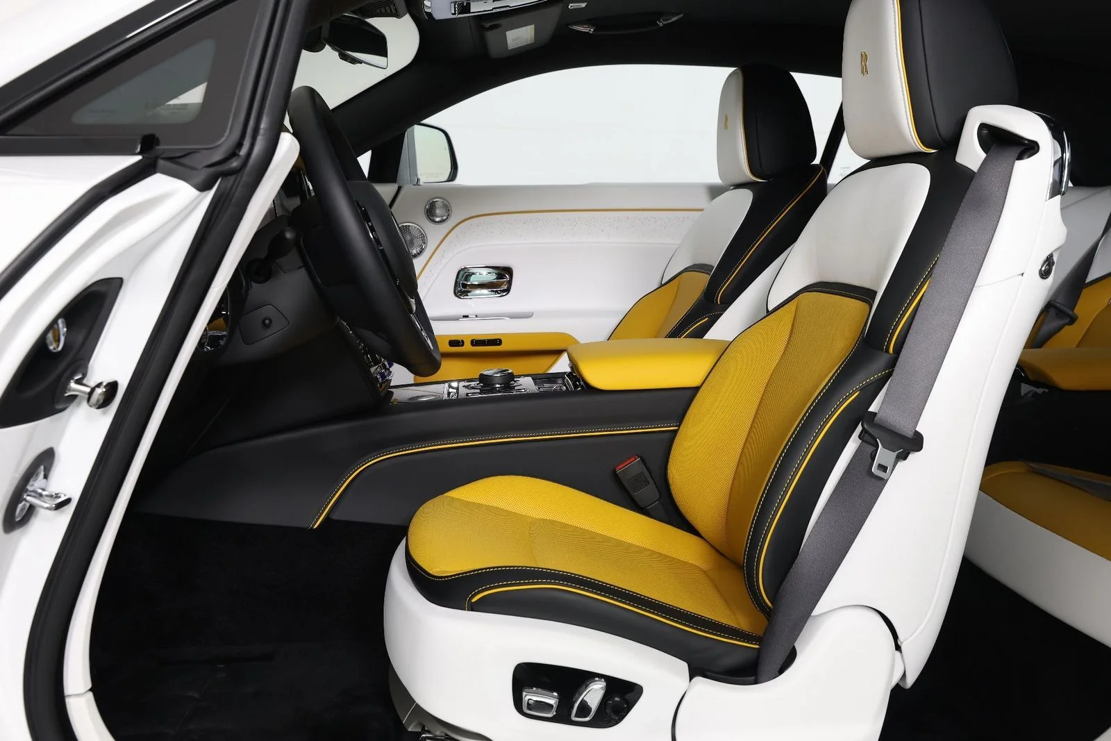 New 2025 Arctic White Rolls-Royce Black Badge image 5