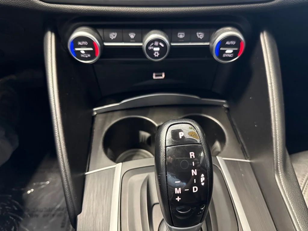 Used 2017 Red Alfa Romeo Base image 18