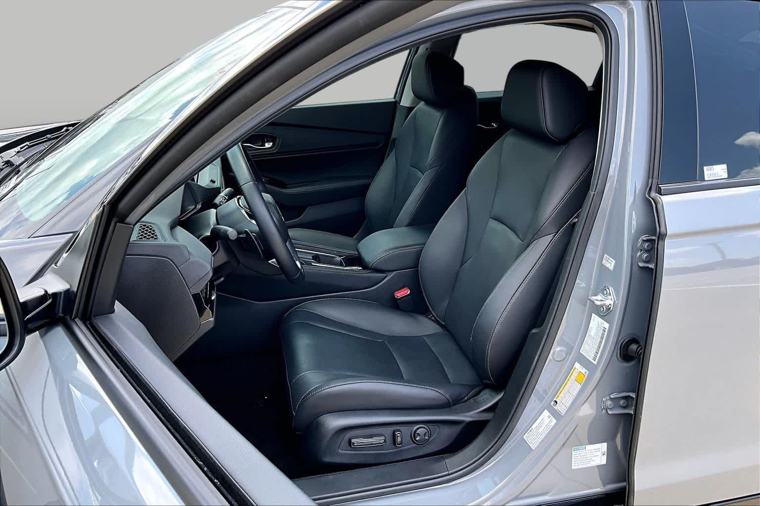 Used 2025 Urban Gray Pearl Honda Touring image 8