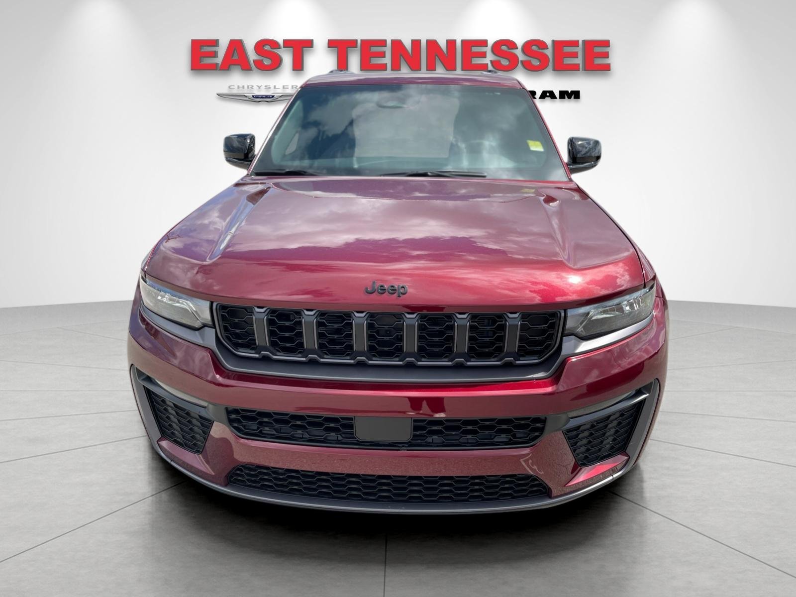 New 2026 Velvet Red Pearl-Coat Exterior Paint Jeep Limited image 8