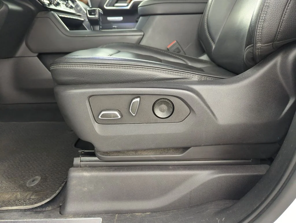 Used 2023 White GMC Denali image 12