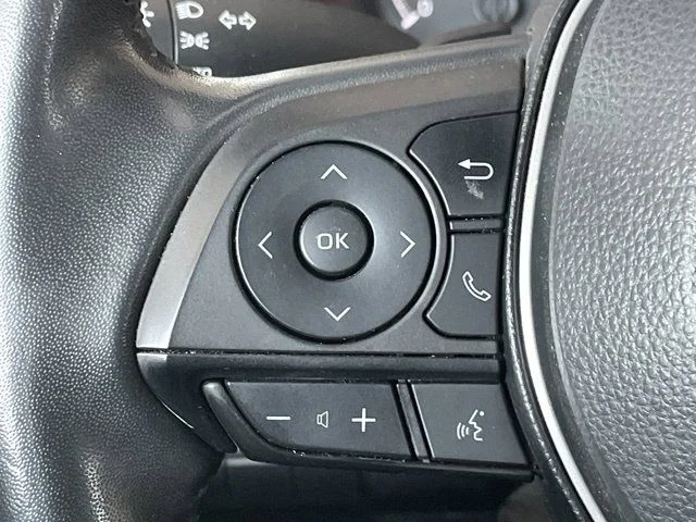 Used 2022 White Toyota SE image 9