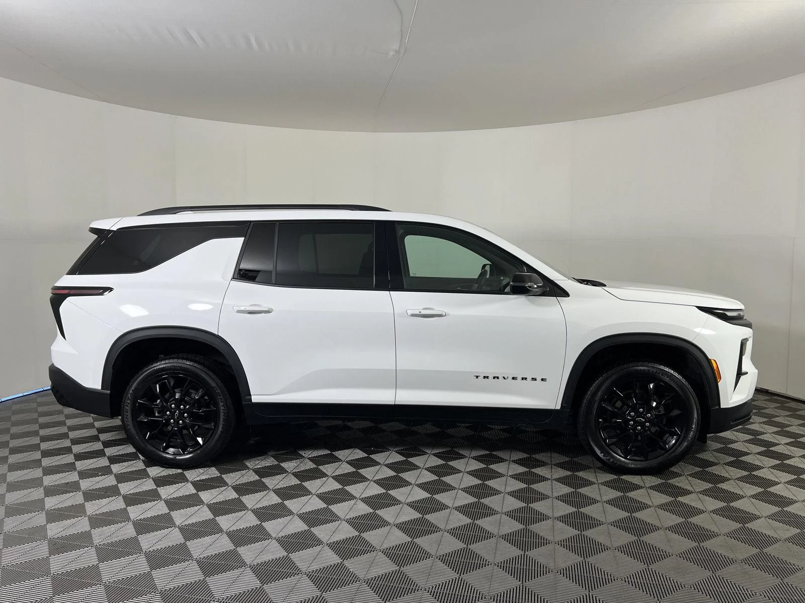 Used 2025 Summit White Chevrolet LT image 25