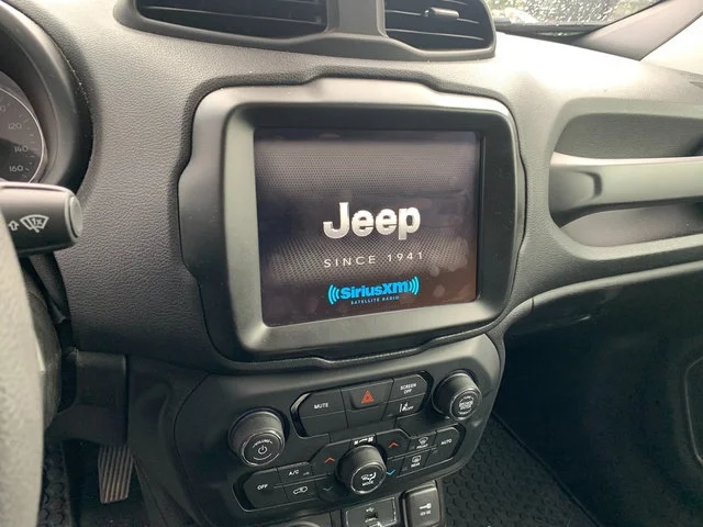 Used 2023 Black Jeep Latitude image 9