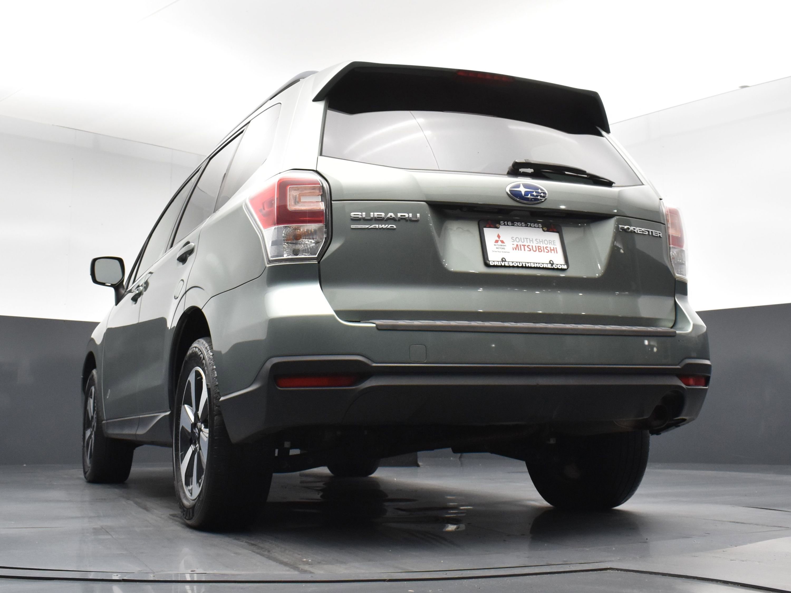 Used 2018 Jasmine Green Metallic Subaru Premium image 22