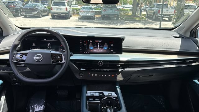 Used 2025 Super Black Nissan Platinum image 13