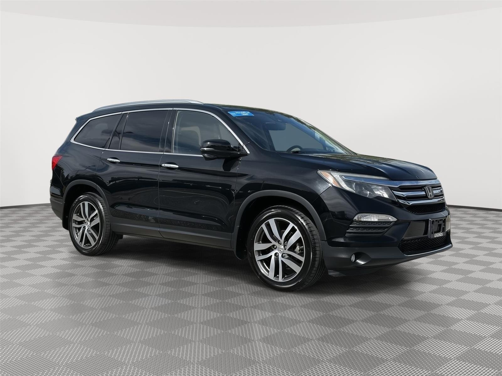 Used 2017 Crystal Black Pearl Honda Touring image 7