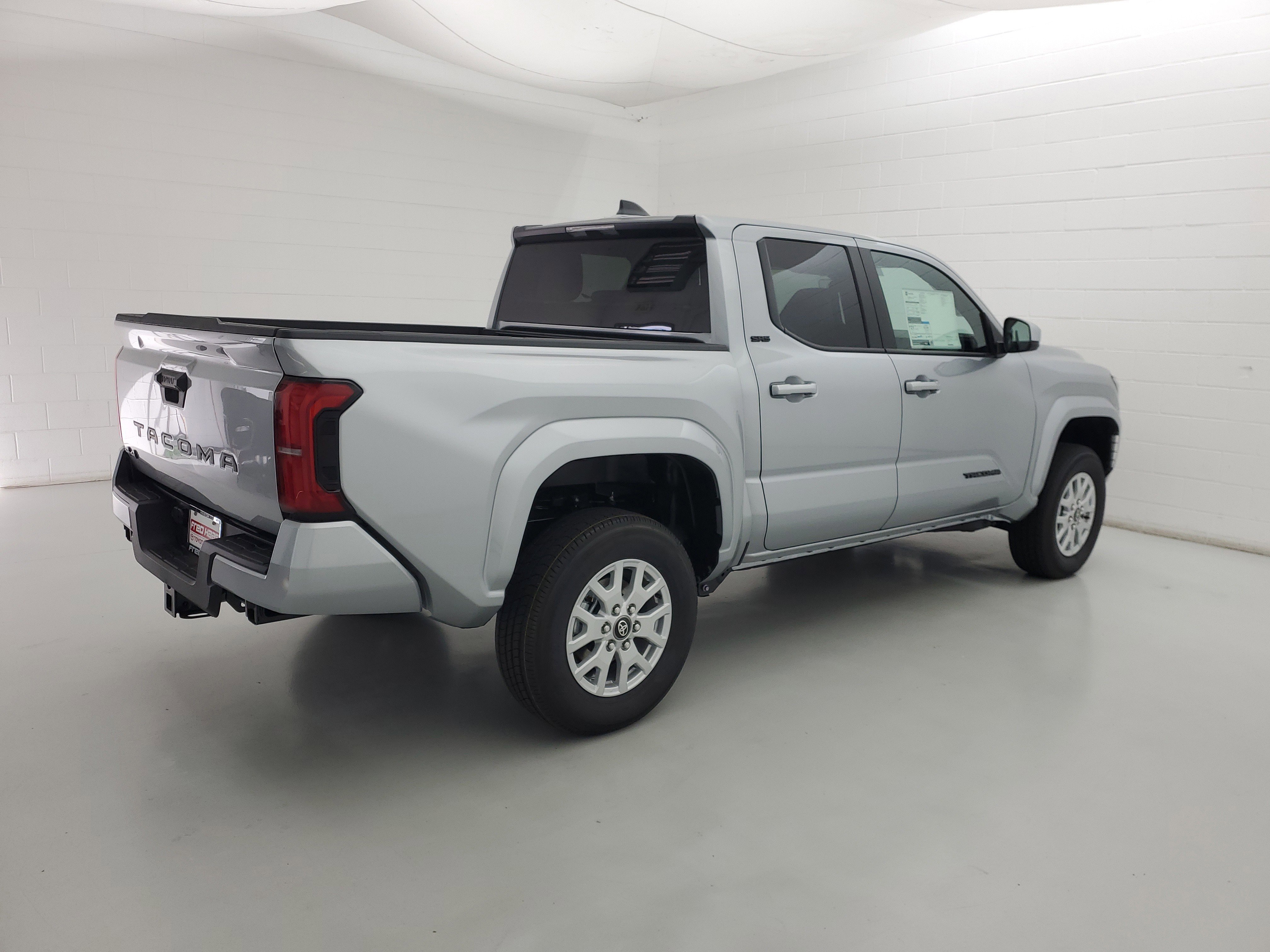 2026 Toyota Tacoma SR5 - Photo 5