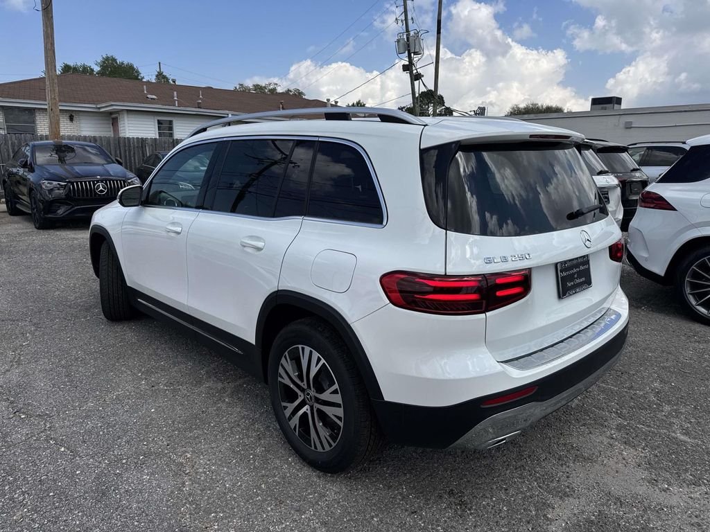 New 2026 Polar White Mercedes-Benz GLB 250 image 3