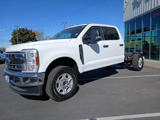 New 2026 Oxford White Ford F-350® XLT image 7