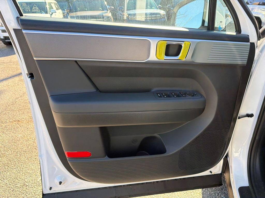 New 2026 White Hyundai SE image 10