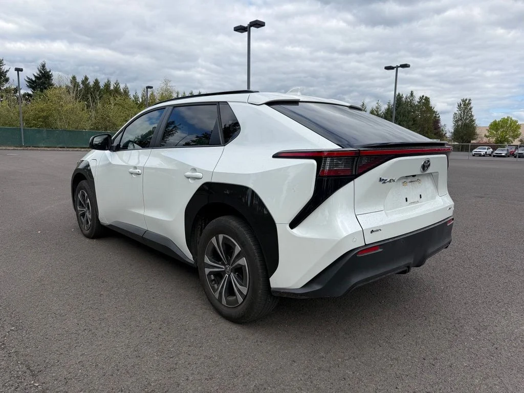 Used 2024 Wind Chill Pearl Toyota XLE image 4