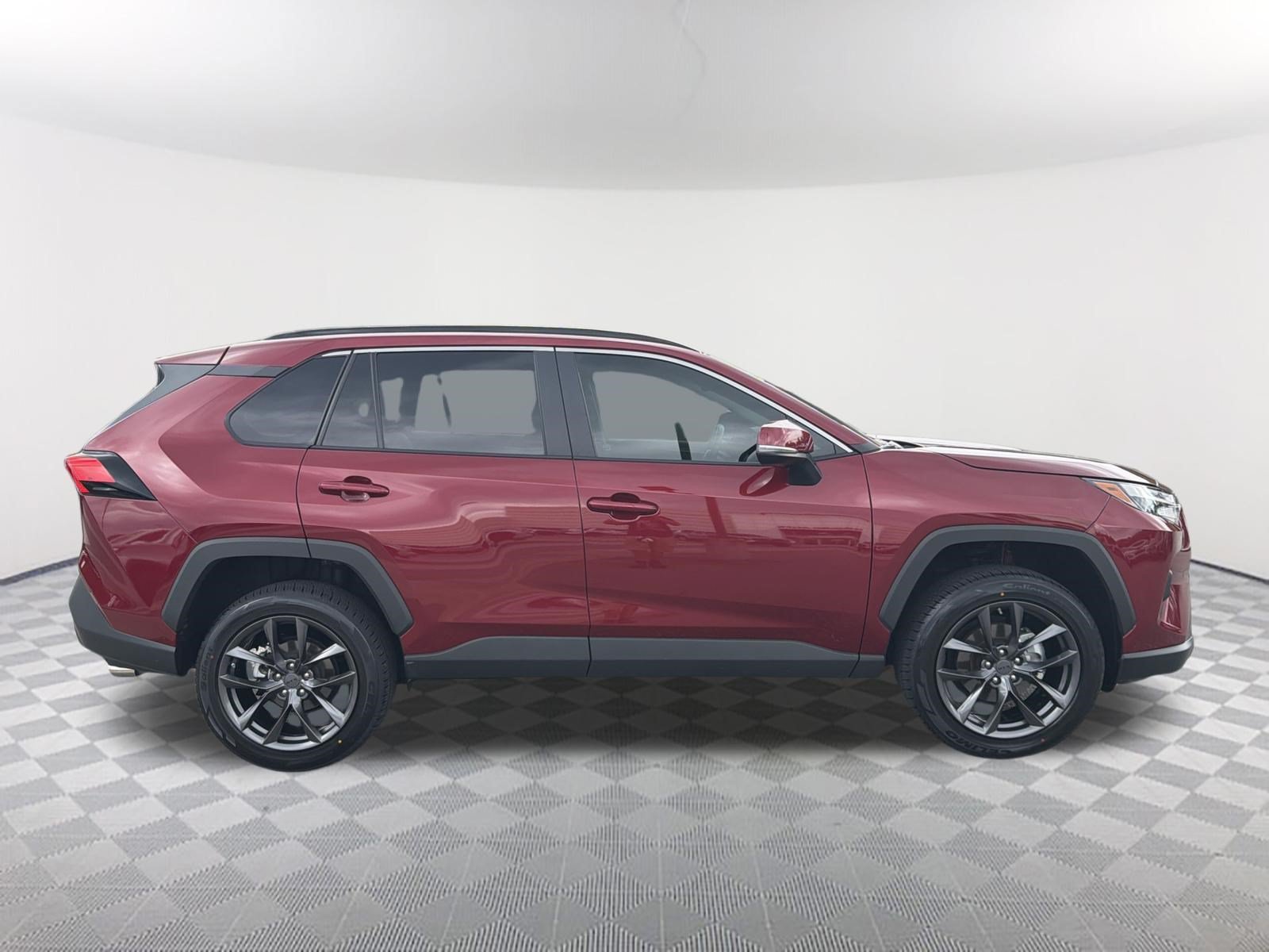 Used 2025 Ruby Flare Pearl Toyota XLE Premium image 17