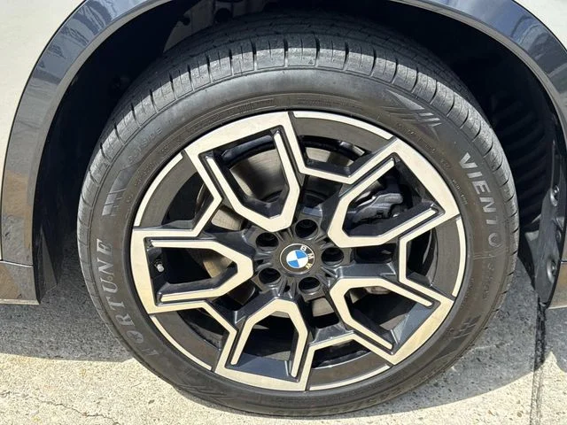 Used 2025 Silver BMW xDrive28i image 6