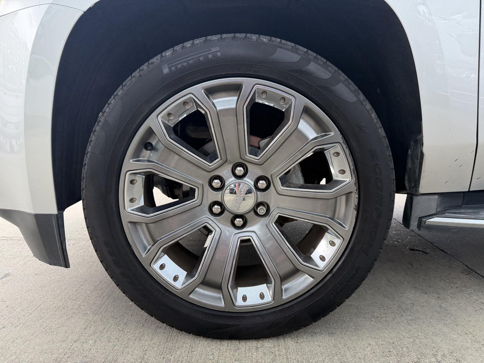 Used 2016 Quicksilver Metallic GMC Denali image 4