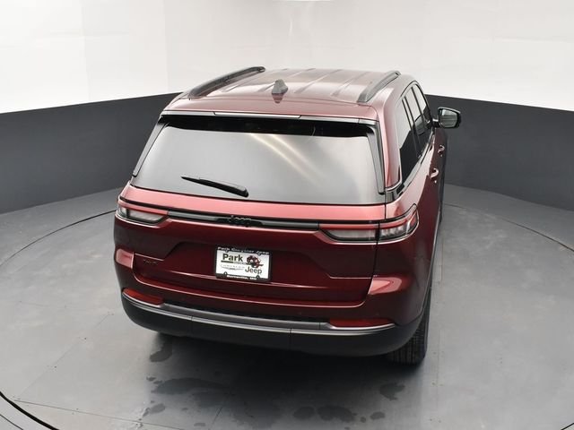 New 2026 Velvet Red Pearl-Coat Exterior Paint Jeep Altitude image 17