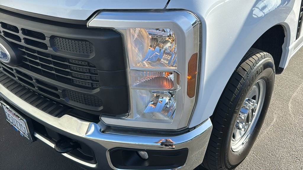 Used 2025 White Ford XL image 6