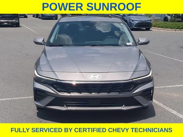 Used 2025 Silver Hyundai SEL Convenience image 13