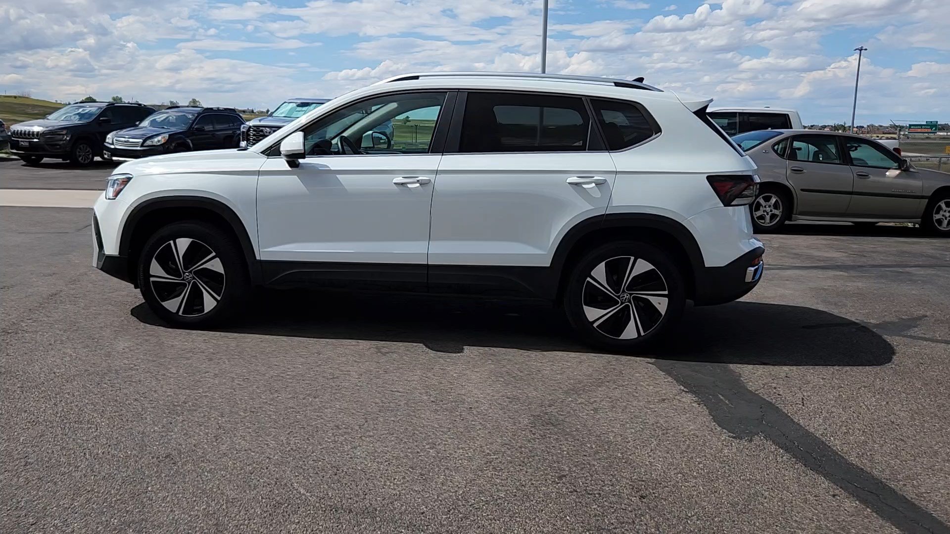 Used 2026 Pure White Volkswagen SE image 2