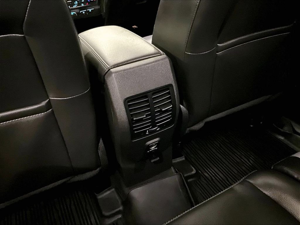 Used 2018 Silver Ford SE image 29