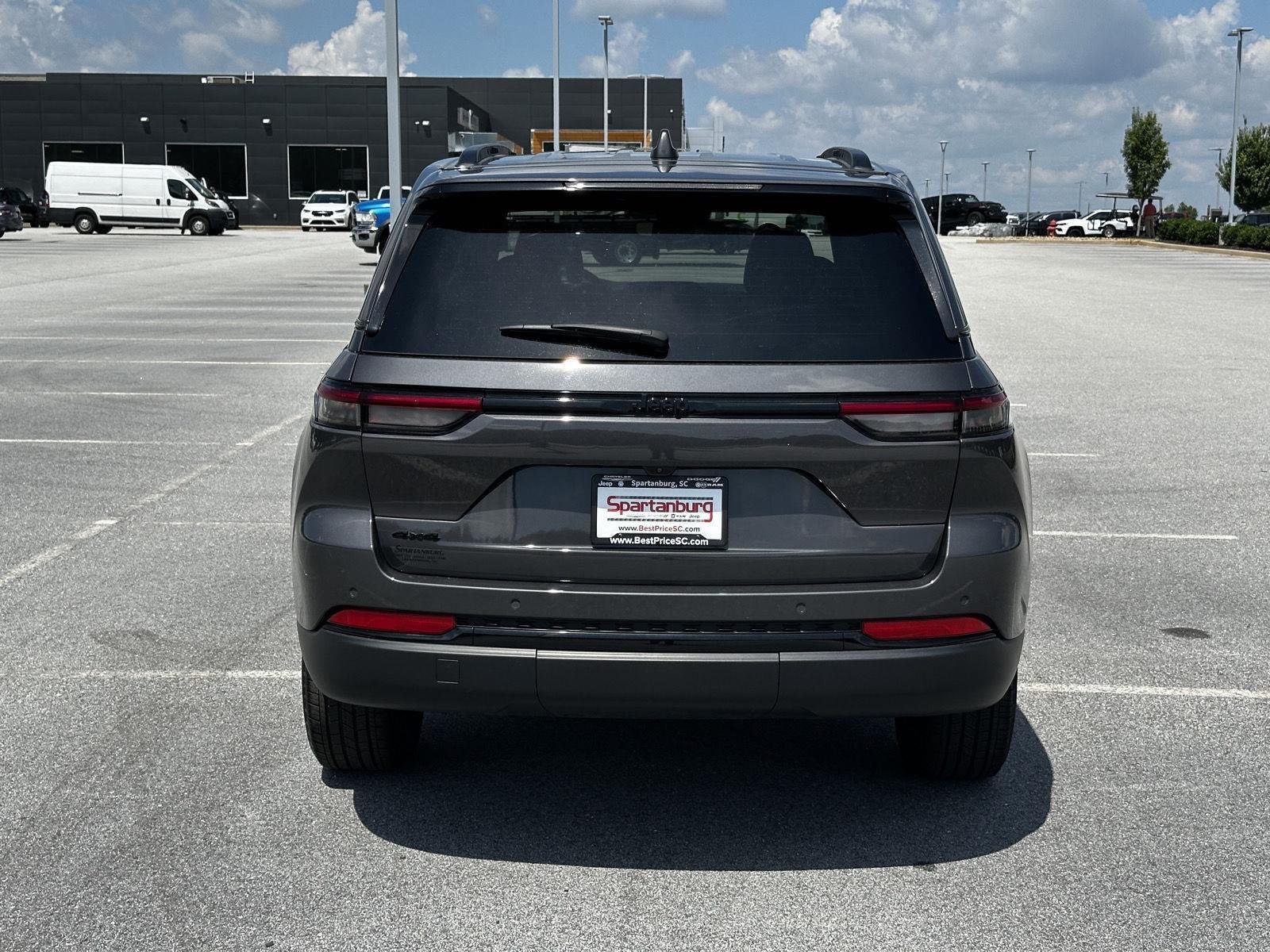 Certified Used 2024 Baltic Gray Metallic Clearcoat Jeep Altitude X image 9