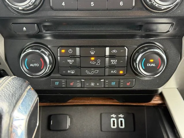 Used 2016 Magnetic Metallic Ford Lariat image 28