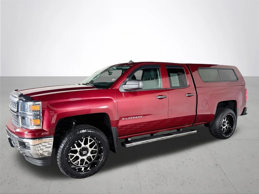Used 2014 Red Chevrolet LT image 2