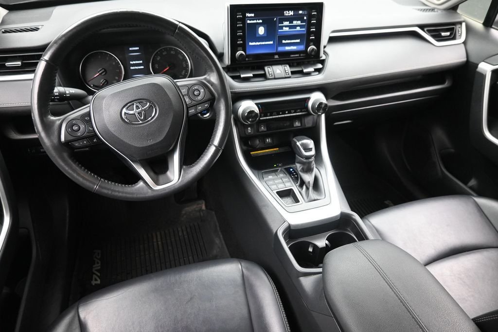 Used 2019 Black Toyota XLE Premium image 16