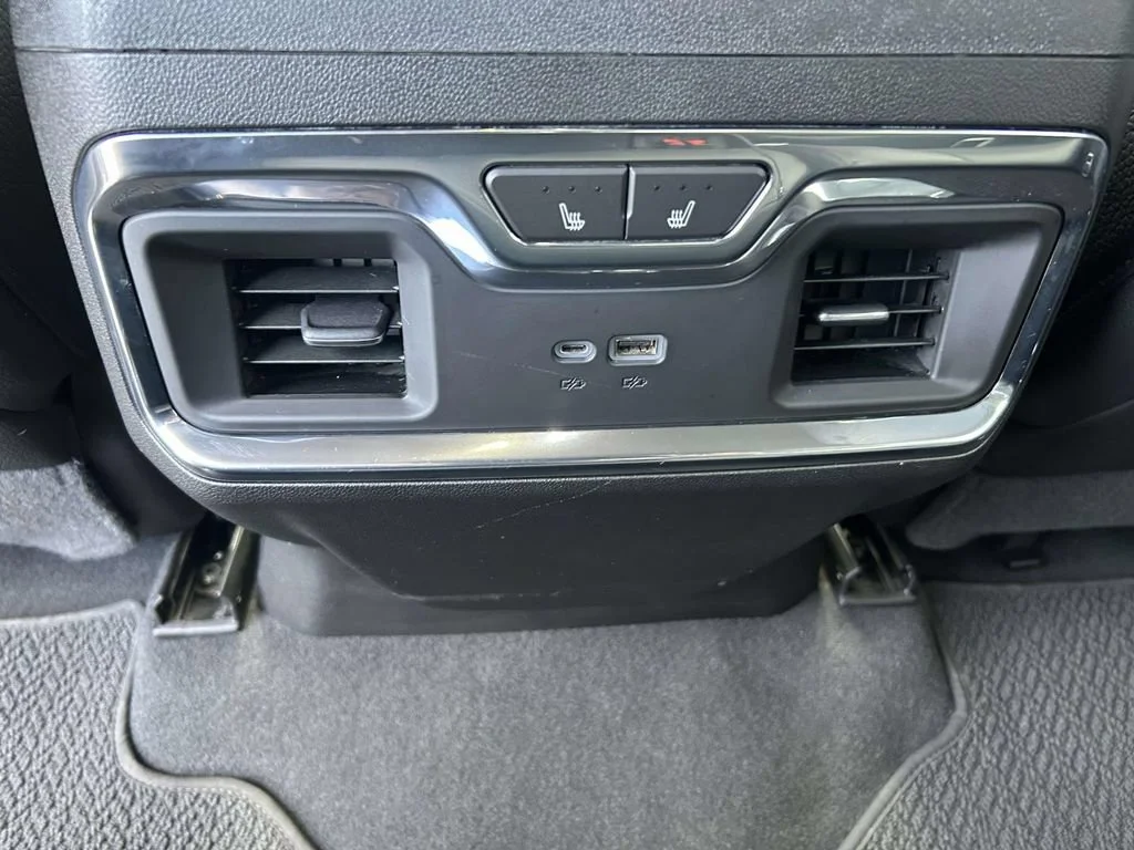 Used 2022 White Frost Tricoat GMC Denali image 15