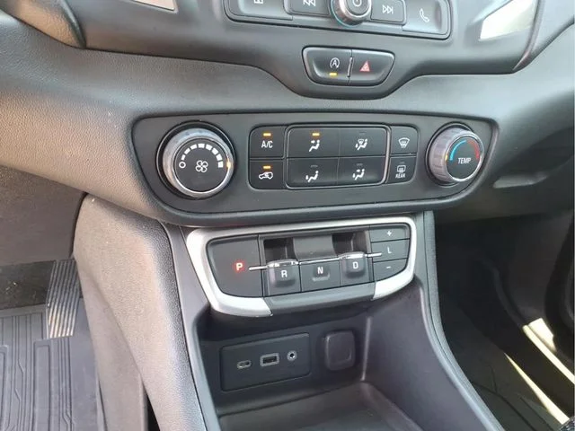 Used 2023 White GMC SLE image 26