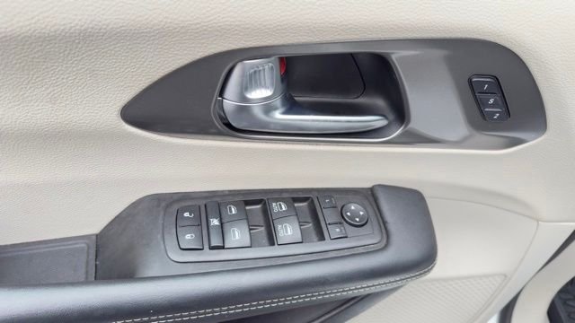 Used 2023 White Chrysler Touring L image 18