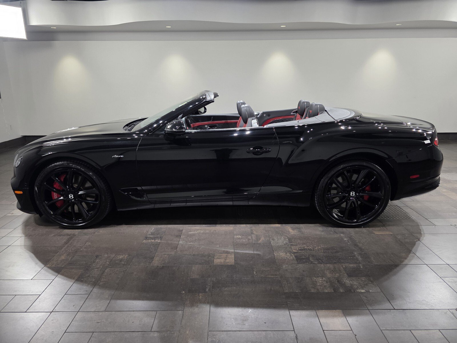 Used 2023 Beluga Bentley GT Azure image 3