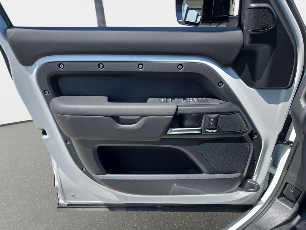 New 2026 Fuji White Land Rover V8 image 29