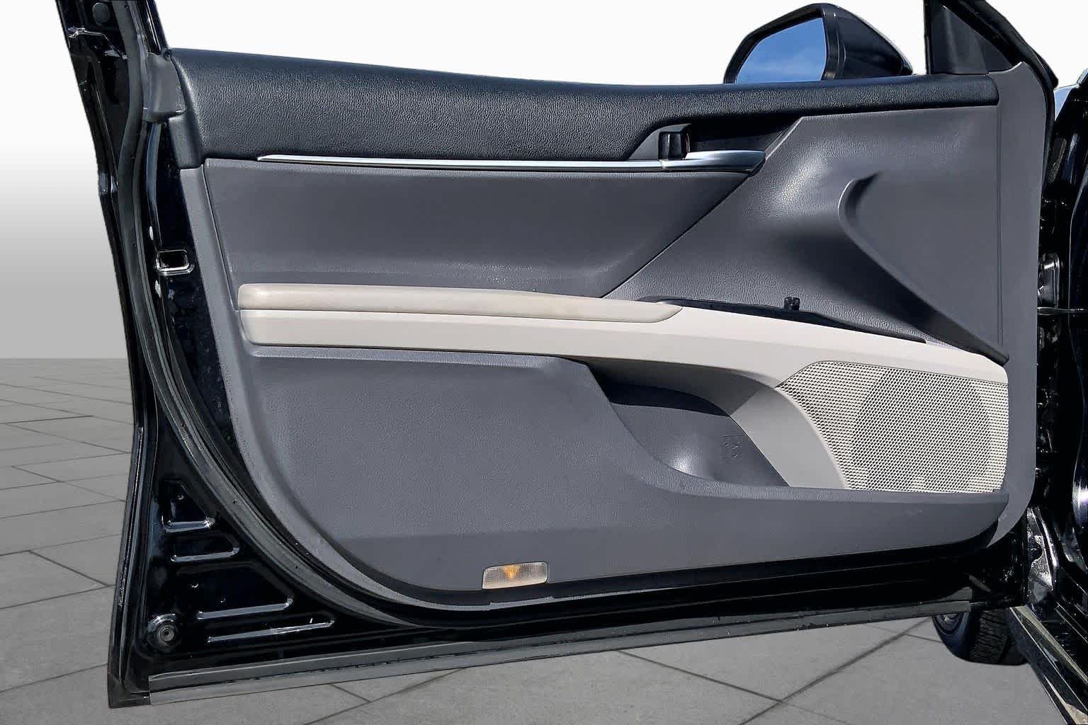 Used 2019 Midnight Black Metallic Toyota SE image 21