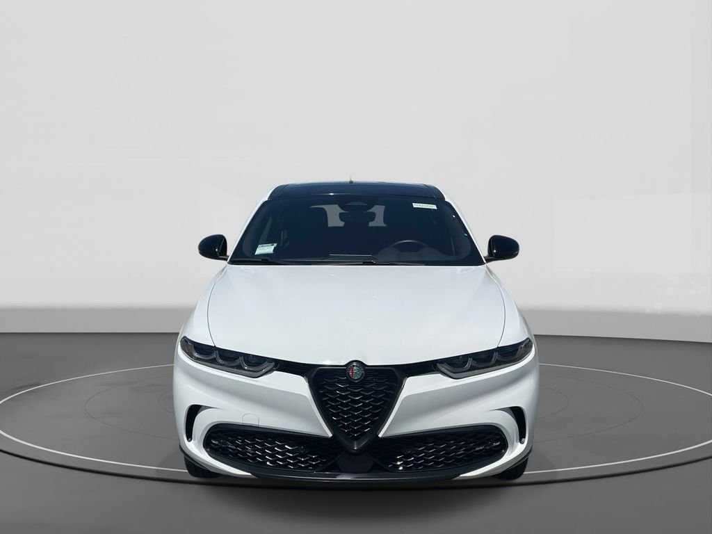 Used 2025 White Alfa Romeo  image 2