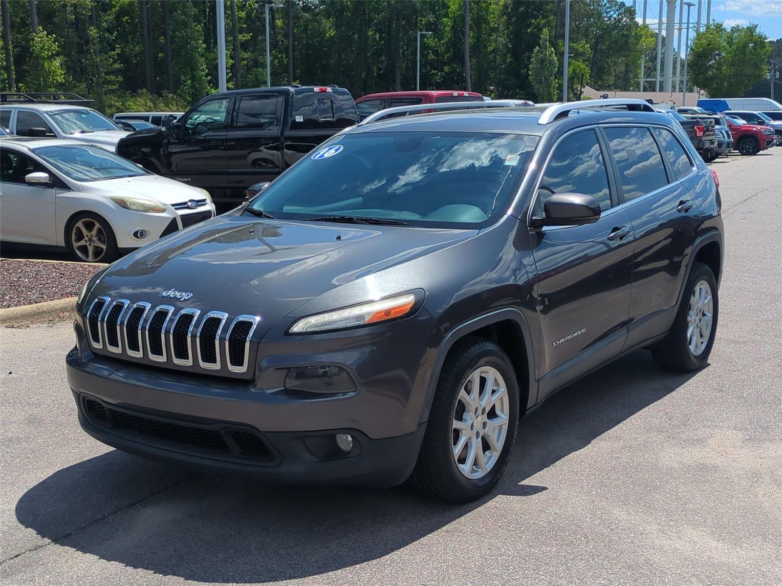 Used 2016 Granite Crystal Metallic Clearcoat Jeep Latitude image 1