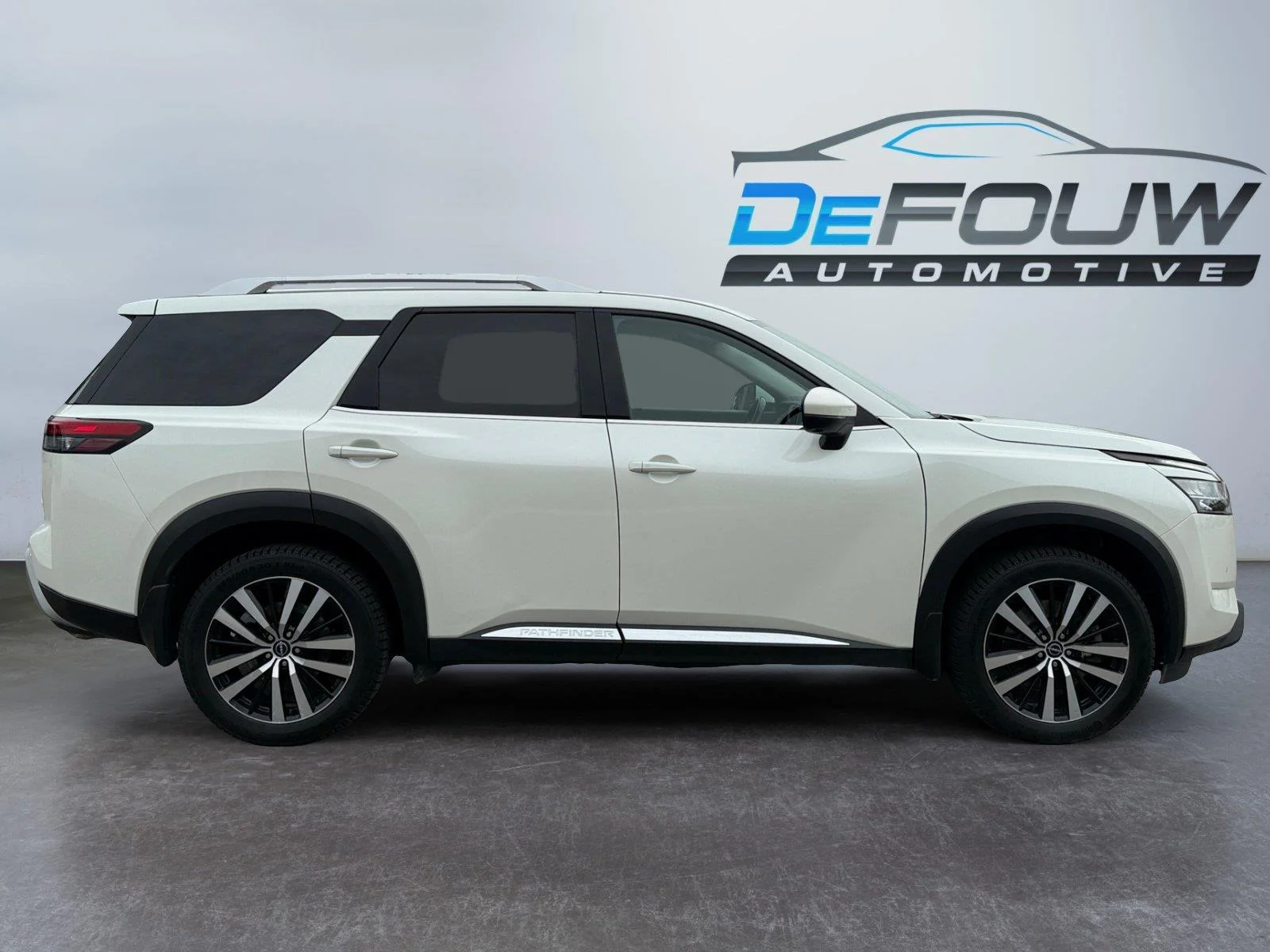 Used 2023  Nissan Platinum image 2